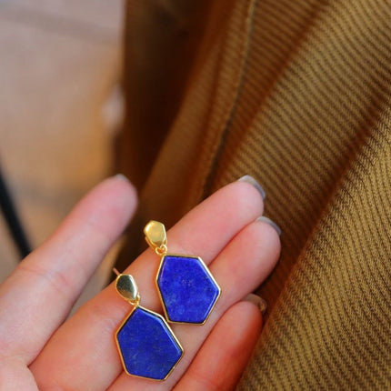 Vintage-inspirierte natürliche ozeanblaue Lapislazuli-Sechseckohrringe - Vermeil-Gold - AAAA-Qualität