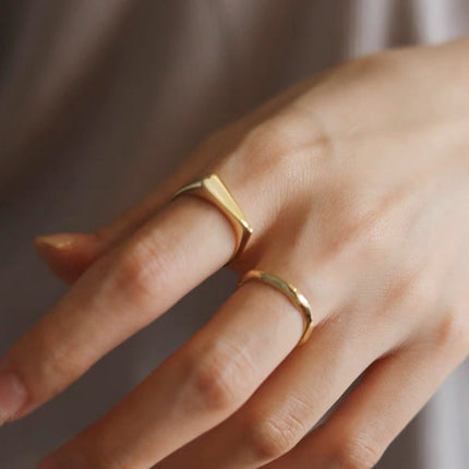 Herzförmiger, minimalistischer, schlanker Ring – vergoldet