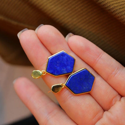 Vintage-inspirierte natürliche ozeanblaue Lapislazuli-Sechseckohrringe - Vermeil-Gold - AAAA-Qualität