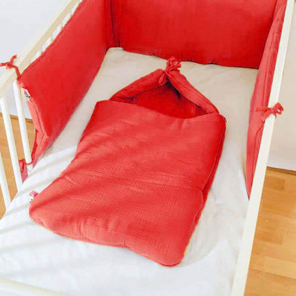 Erdbeer-Babynest aus Bio-Baumwolle